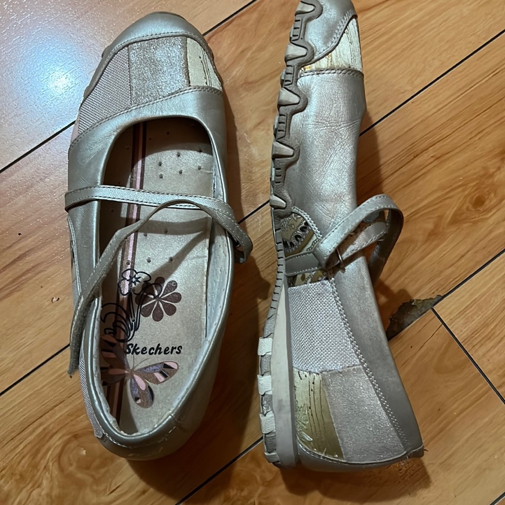 Skechers cute flats. size 11.